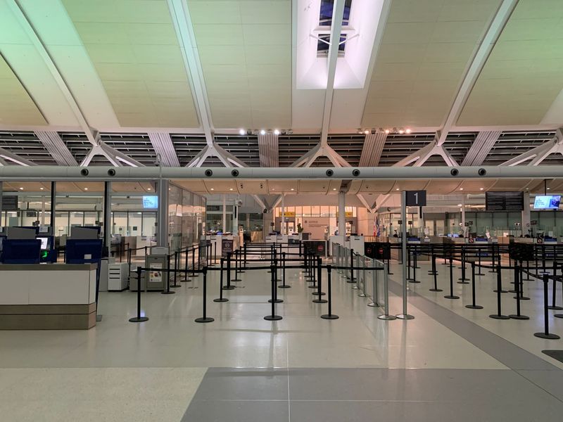 Thanksgiving Break Airfare 2026: When to Book Amtrak, Greyhound, JetBlue and Spirit Compared