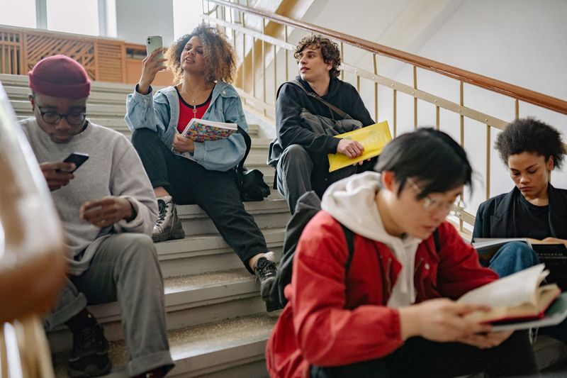 Verizon Student Plan vs US Mobile vs Mint vs T-Mobile: Campus Coverage Test Across Six Public Universities